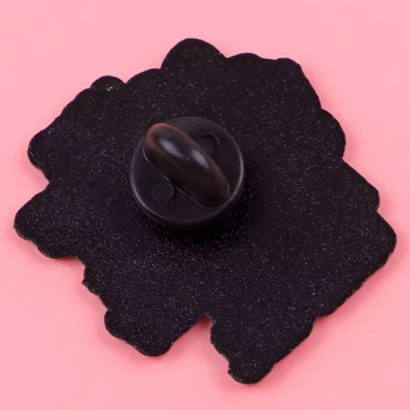 The Aristocats 1970 Family/Comedy Cartoon - Marie, Enamel Metal Pin - Picture 3 of 5